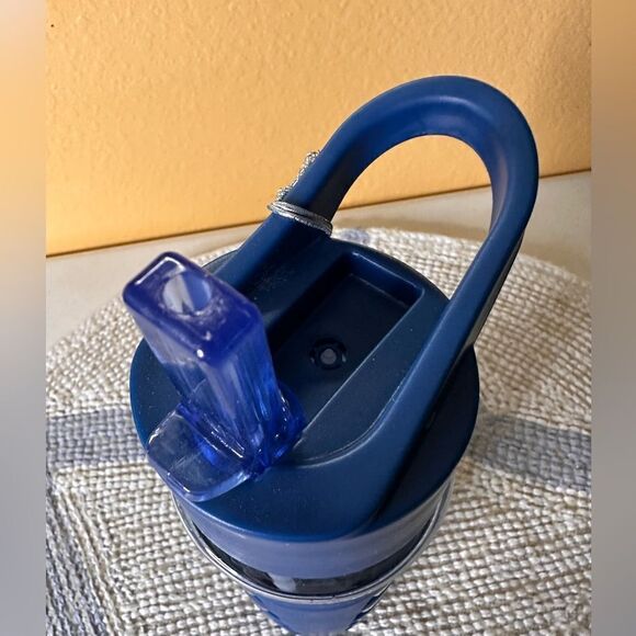 Green Canteen blue water hydration bottle - Picture 4 of 5